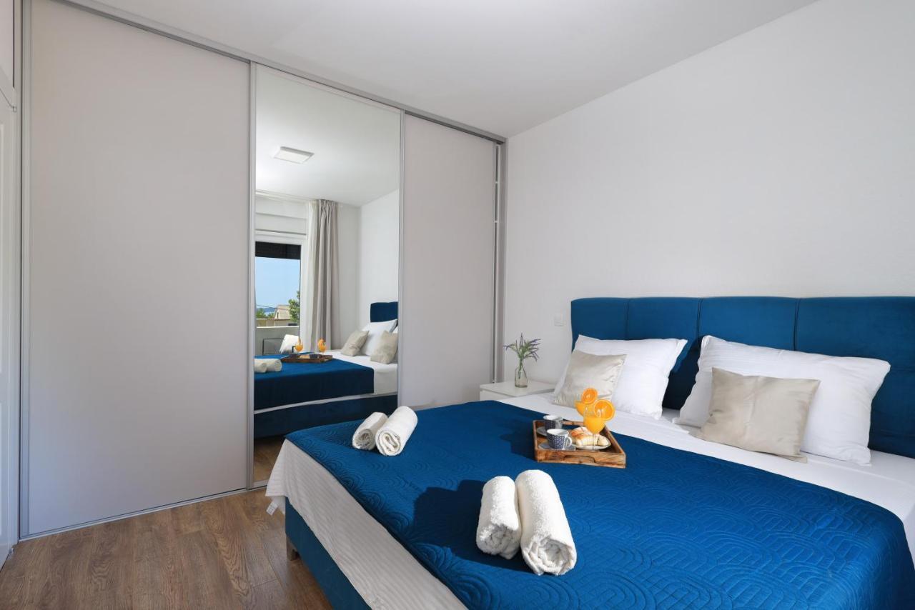 Bonaca With Terrace And Private Parking Apartment Kastela