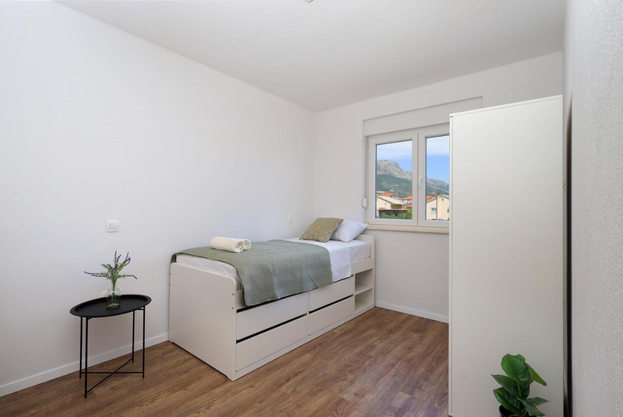 Bonaca With Terrace And Private Parking Apartment Kastela