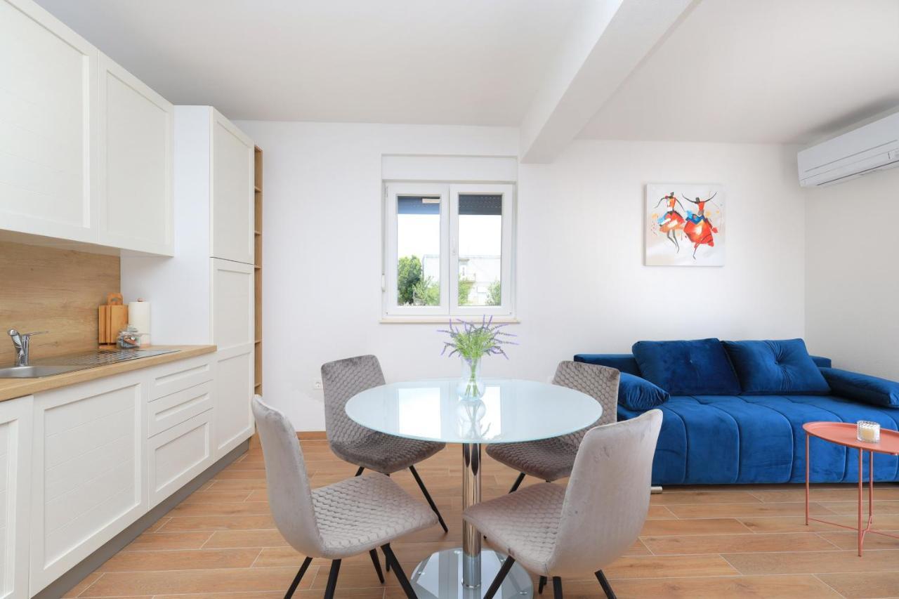 Apartment Bonaca With Terrace And Private Parking
