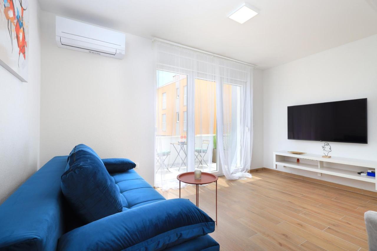 Apartment Bonaca With Terrace And Private Parking
