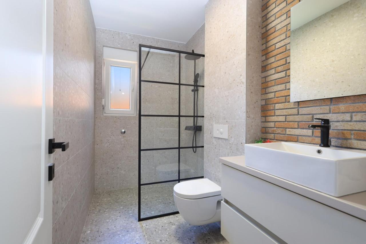 Bonaca With Terrace And Private Parking Apartment *