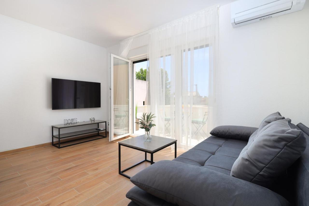 Bonaca With Terrace And Private Parking * Kastela