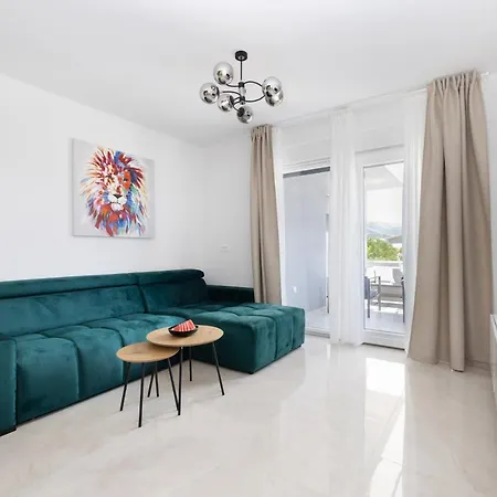 Bonaca Apartments With Terrace And Private Parking Kaštela Exteriér fotografie