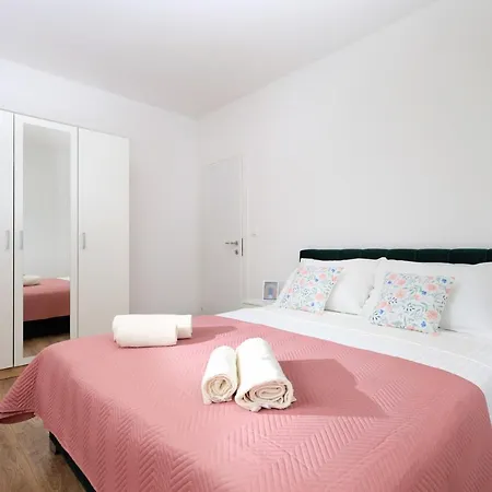 Bonaca Apartments With Terrace And Private Parking Kaštela Exteriér fotografie