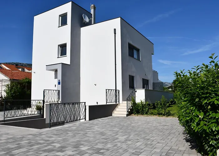 Bonaca Apartments With Terrace, Barbecue And Private Parking