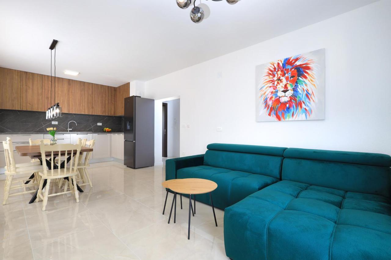 Bonaca With Terrace And Private Parking Apartment