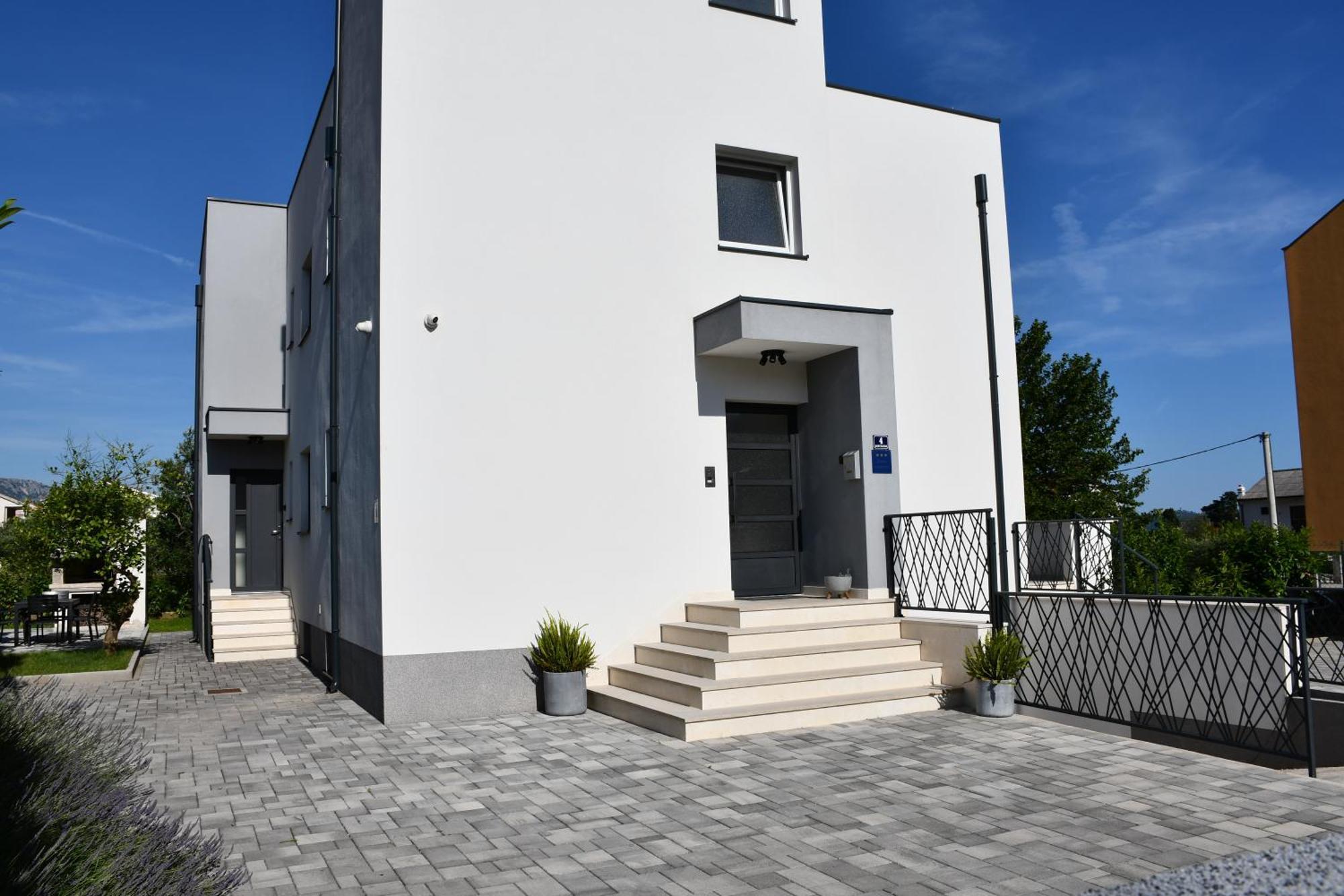 Bonaca With Terrace, Barbecue And Private Parking Apartman *