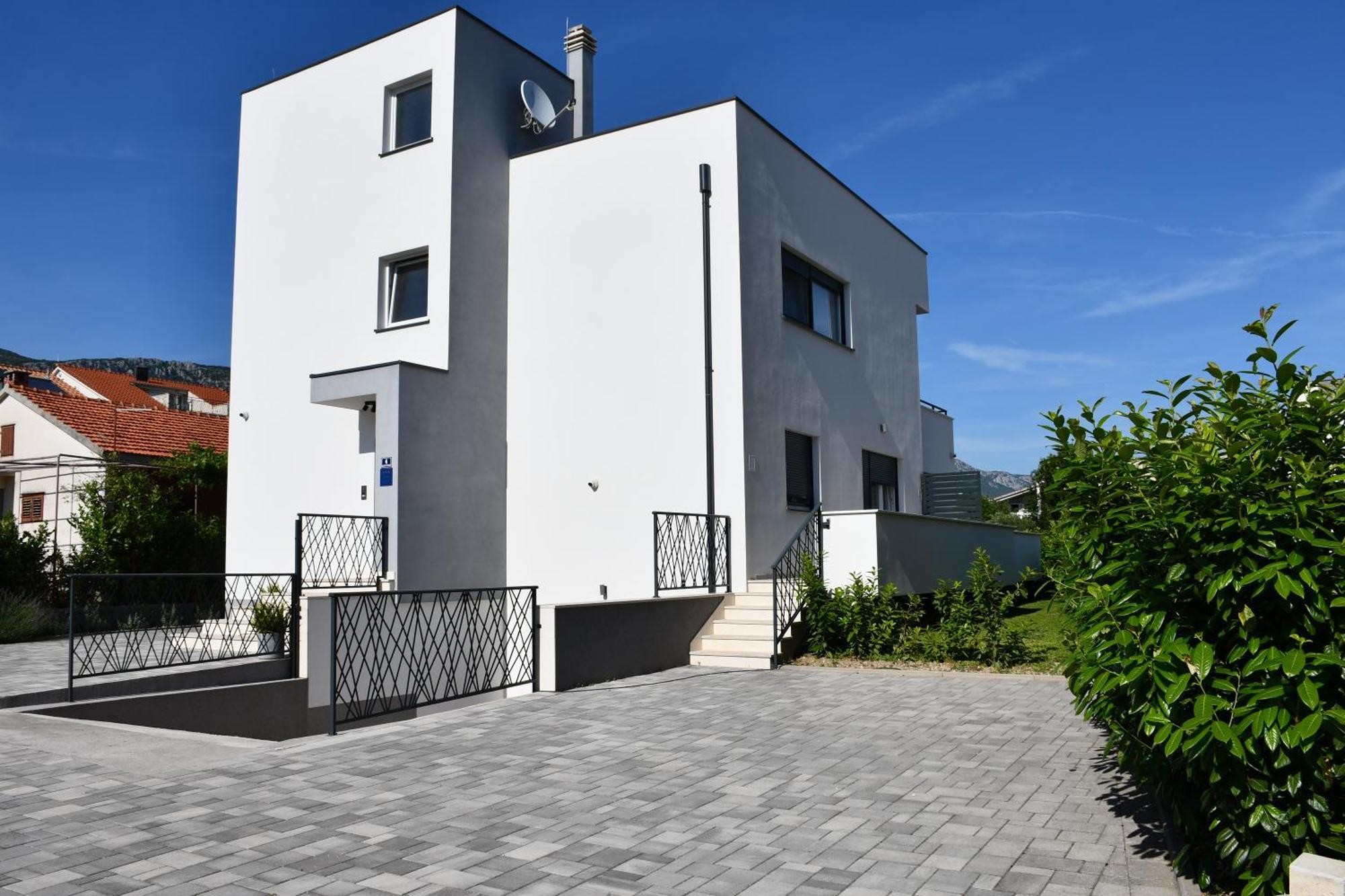 Bonaca With Terrace, Barbecue And Private Parking Apartman Kastela